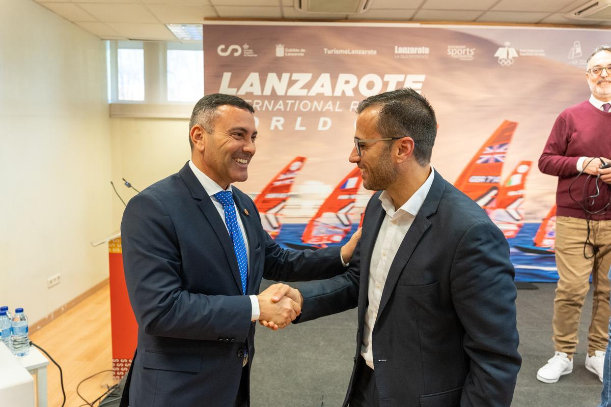 Oswaldo Betancort y Ángel sabroso durante la presentación de Lanzarote International Regatta en CSD Madrid