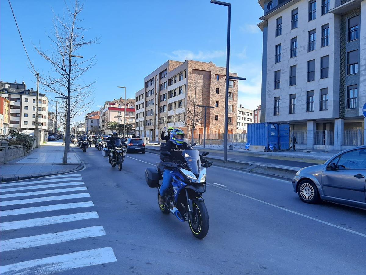 El homenaje a José Manuel Prado, "Chechu", el motero fallecido en Posada, en imágenes