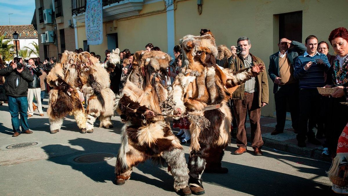 Las Carantoñas salen en enero en honor a San Sebastián.