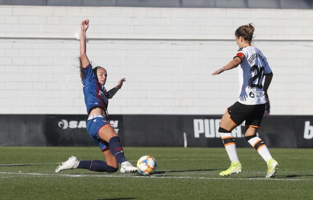 Las imágenes del derbi Valencia - Levante femenino