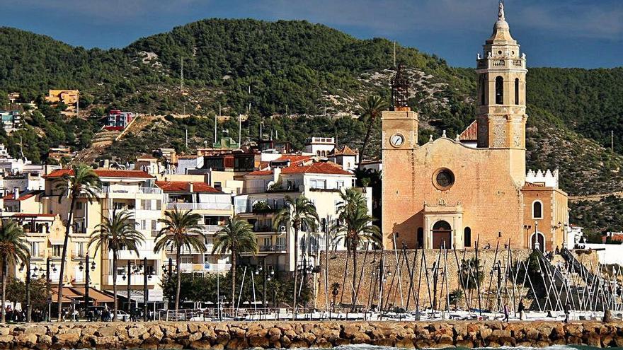 Vista de Sitges, amb l&#039;església de Sant Bartomeu i Santa Tecla