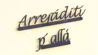 Cerca de 240 palabras en serraillanu decoran las calles de Serradilla, creando una ruta lingüística única