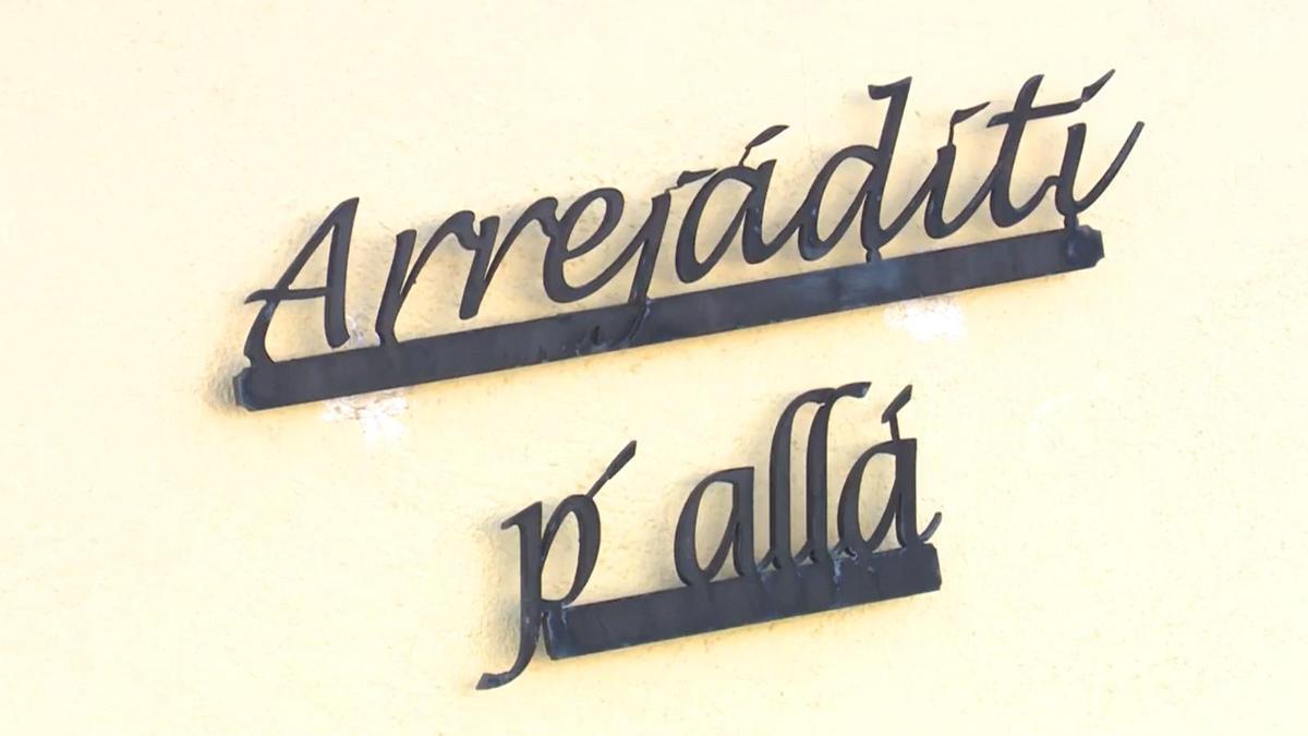 Cerca de 240 palabras en serraillanu decoran las calles de Serradilla, creando una ruta lingüística única