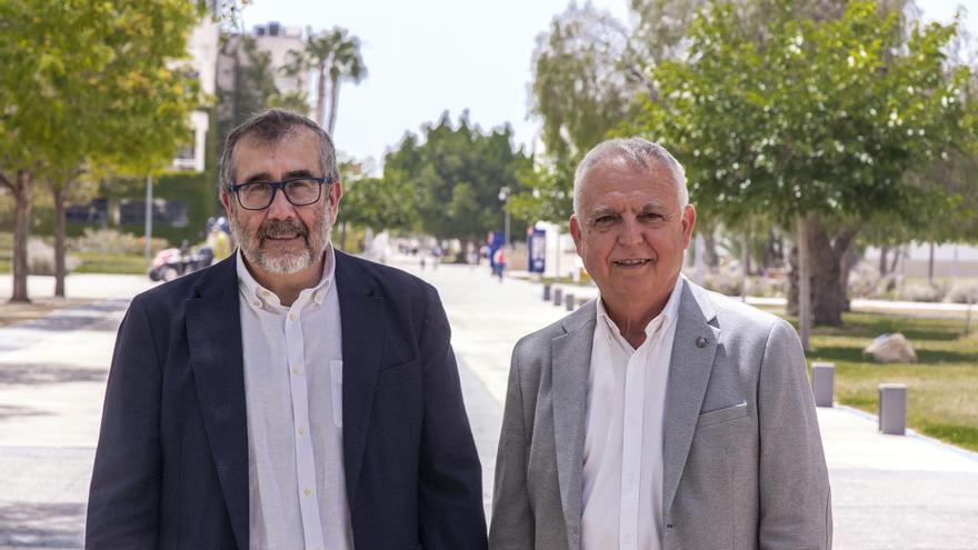 Los catedráticos de la Universidad de Alicante José Vicente Cabezuelo y Roque Moreno, honoris causa en El Salvador