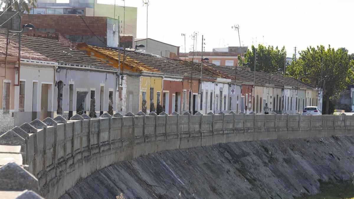 Cases que es derrocaran en el Raval d’Algemesí, en imatge d’arxiu