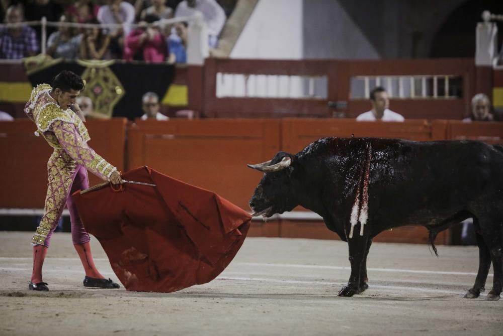 La infanta Elena y sus hijos en los toros