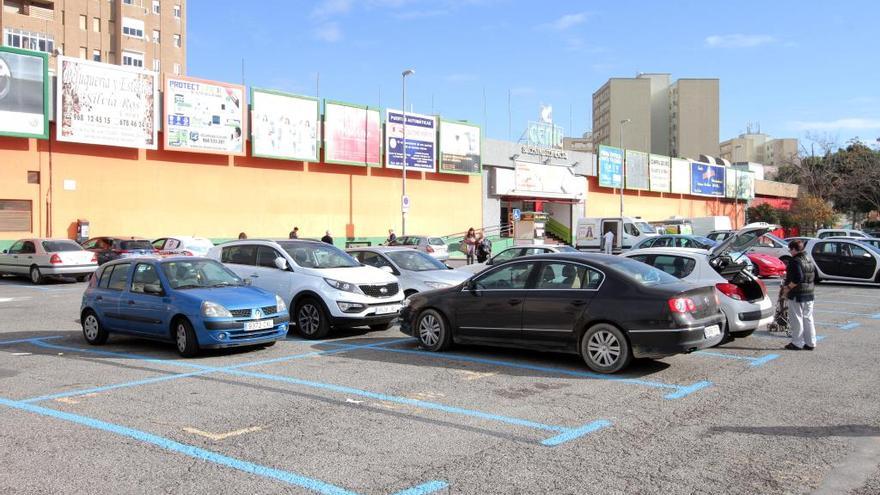 El centro comercial Cénit  registra un aumento de clientes por la zona azul