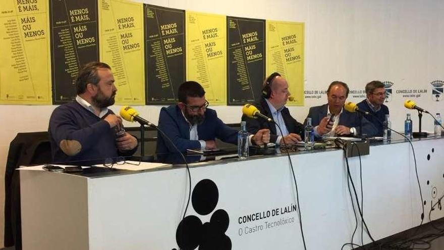 La mitad de los alcaldables de Lalín participan en un debate radiofónico