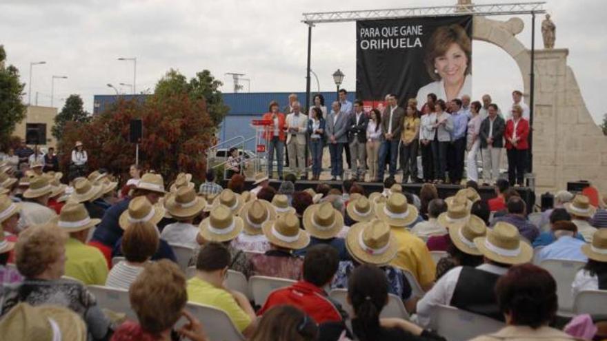 La alcaldable congregó a más de 800 personas en San Bartolomé.