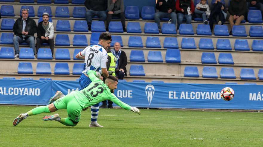 El Alcoyano se enfoca en la permanencia mientras sueña con el ascenso