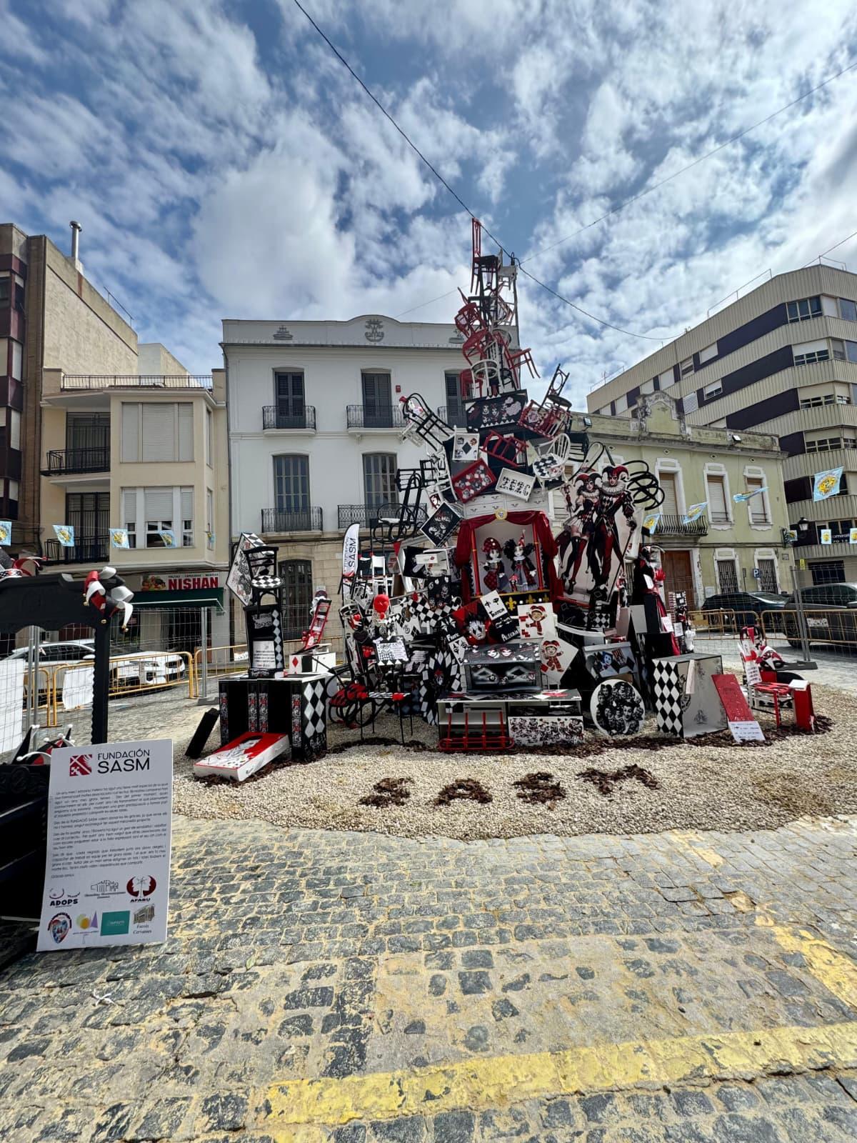 Falla de l'Estoreta plantada por la Fundación SASM de la que habían sustraído las piezas.