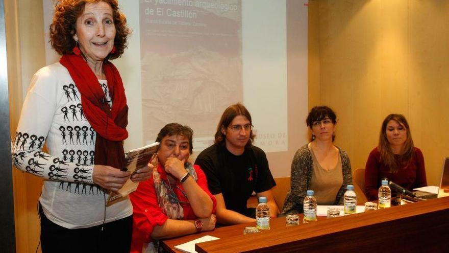 Rosario García junto a los integrantes de Zamora Protohistórica