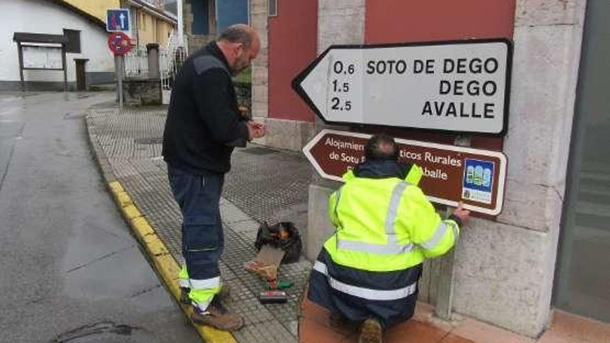 Nuevas señales de alojamientos en Parres