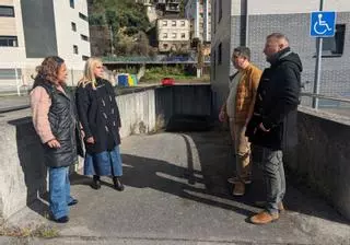 Vecinos de Sotiello (Aller) llevan trece años esperando por sus plazas de garaje