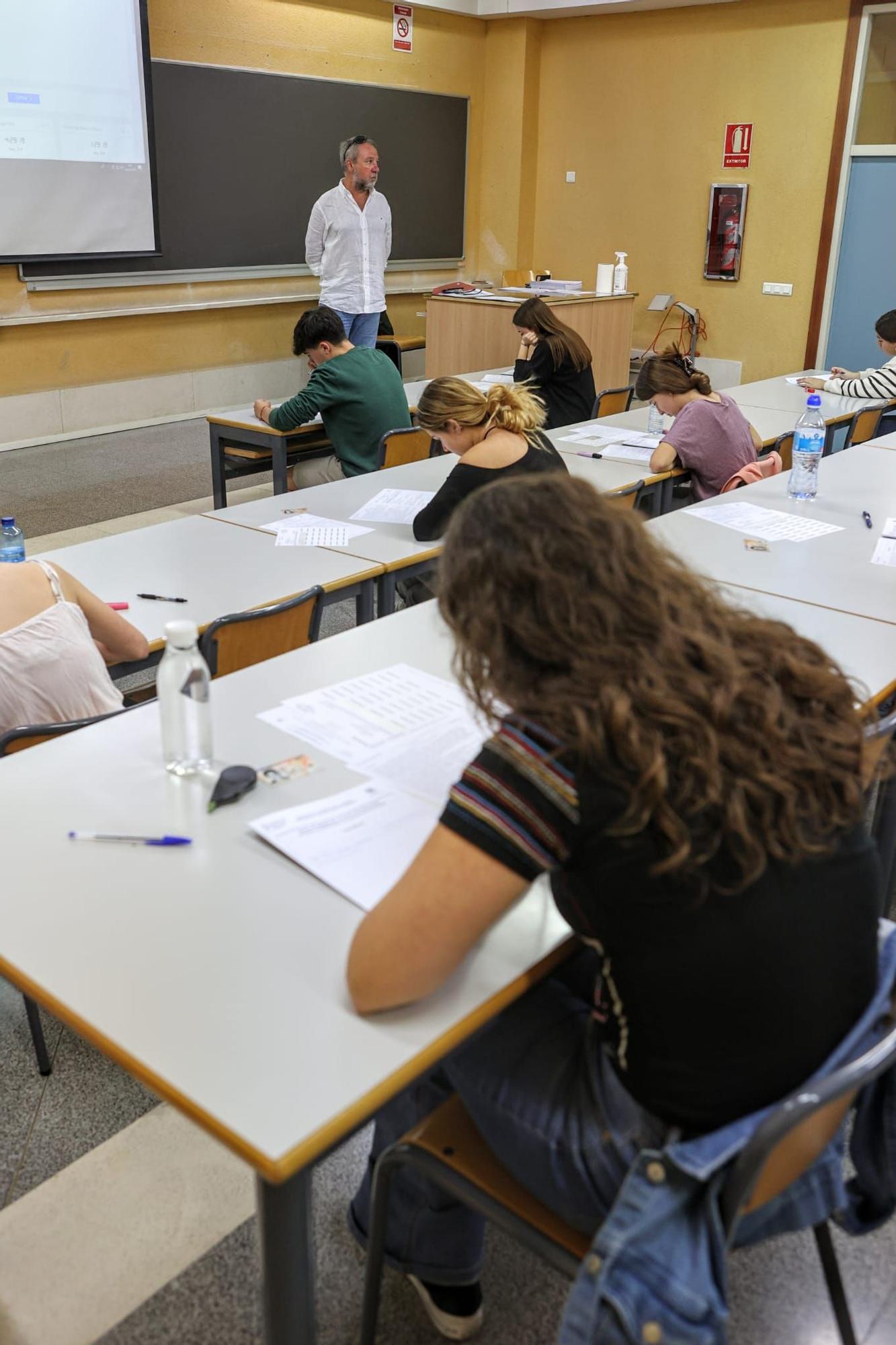 Exámenes acceso a la universidad en el Edificio de la UPV del Campus de Alcoy