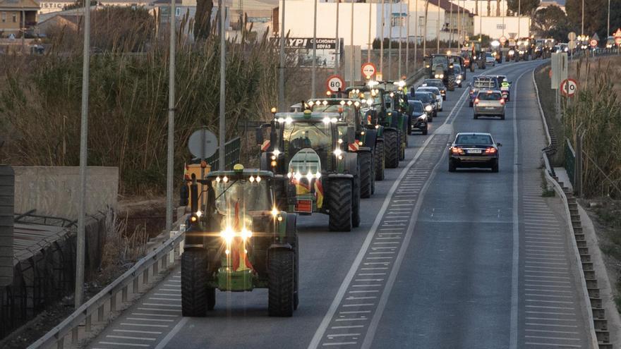 La protesta de las organizaciones agrarias profesionales cortará las autovías en Orihuela y Villena