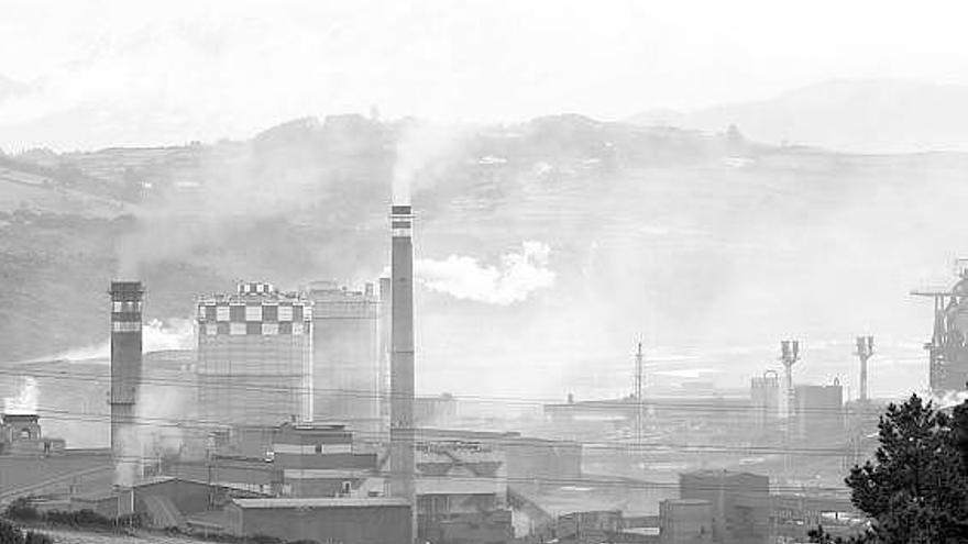 Emisiones a la atmósfera de instalaciones de Arcelor-Mittal en Gijón, el pasado sábado.