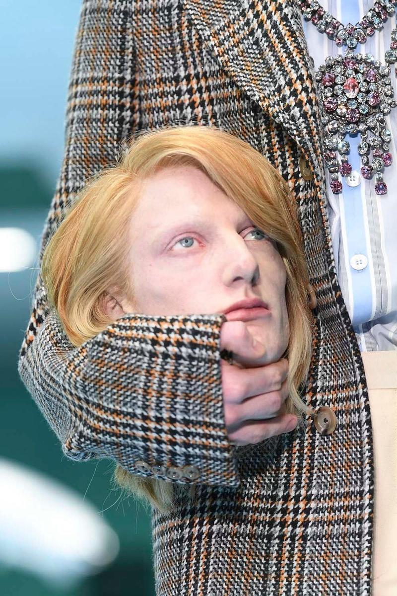 Gucci propone que lleves... Tu cabeza como bolso