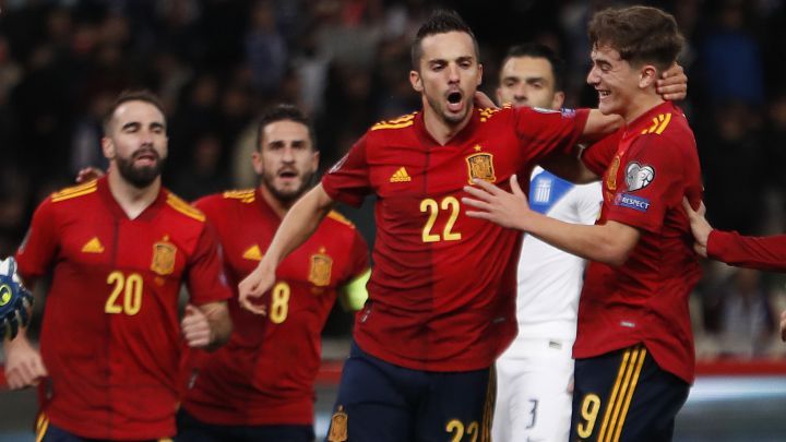 Un solitario gol de Sarabia, junto a la derrota de Suecia, llevó a España a la cúspide del grupo