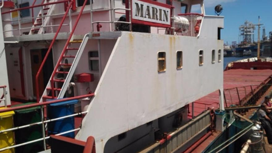 El barco Marin, abandonado por su propietario, en el Puerto de La Luz.