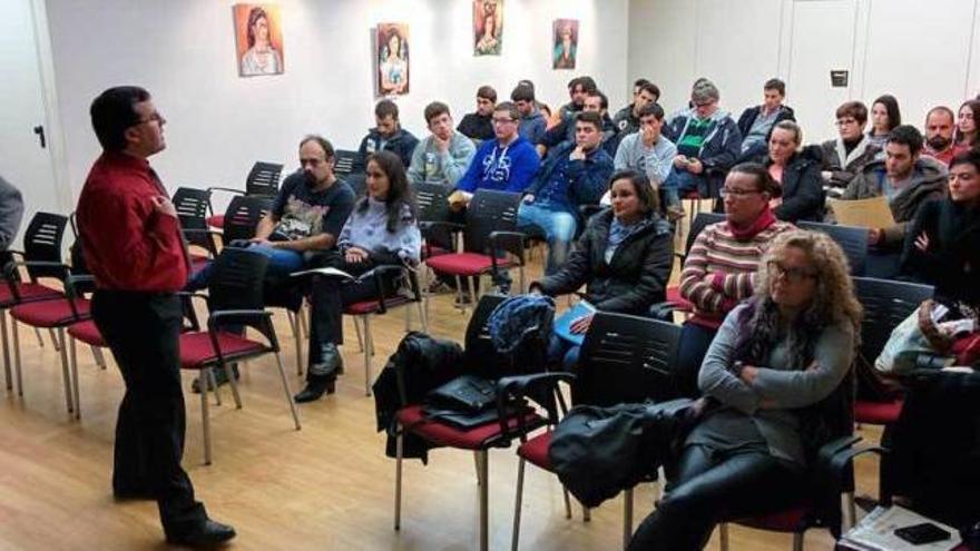 Participantes en los talleres, ayer, en El Liceo.