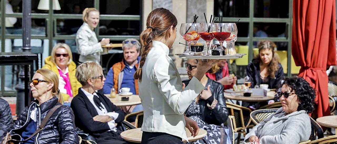 Las subidas se aplican a los trabajadores de restauración, hoteles y comercio.