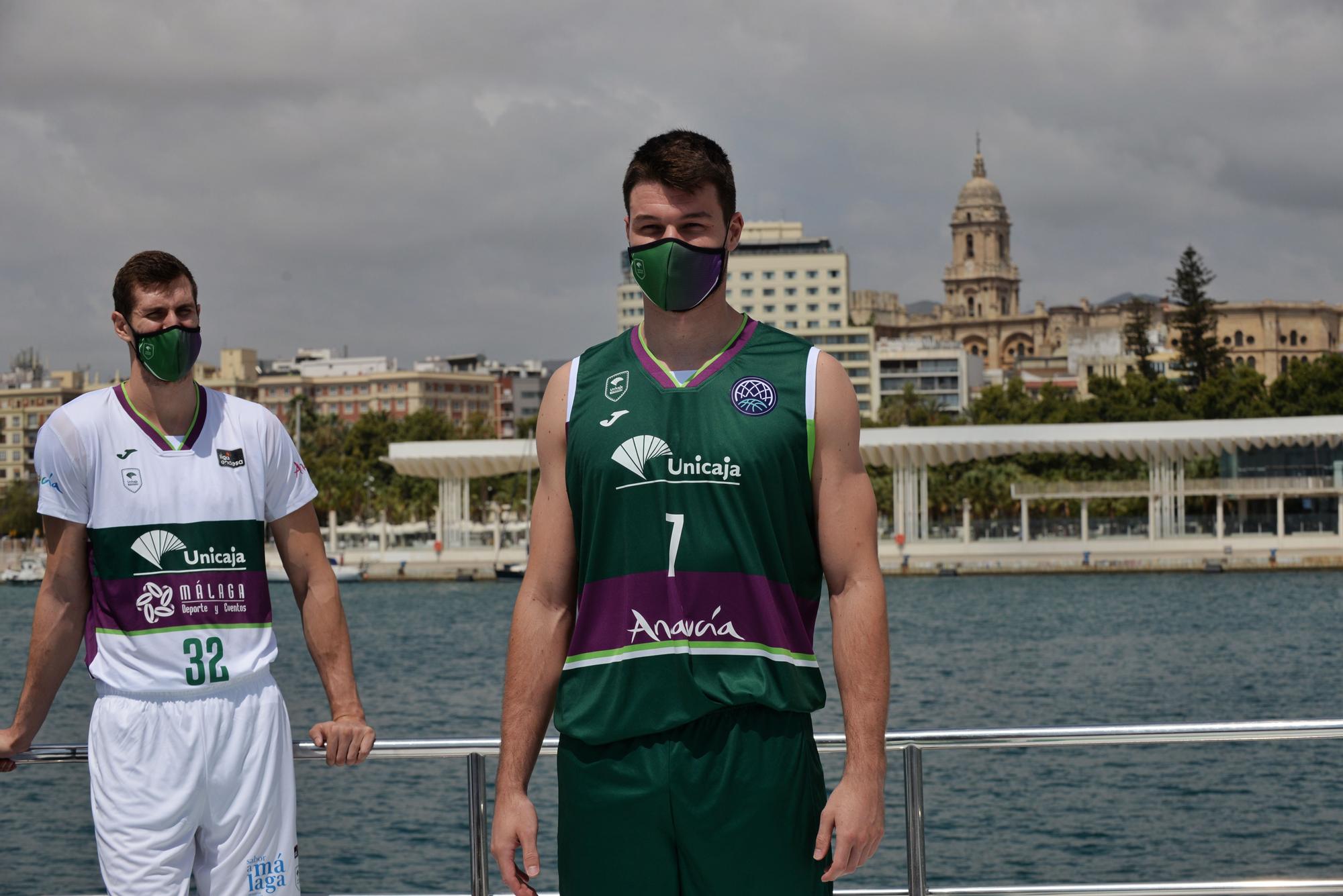 El Unicaja presenta las equipaciones 21/22