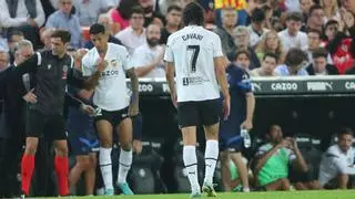 El tobillo de Cavani, a debate