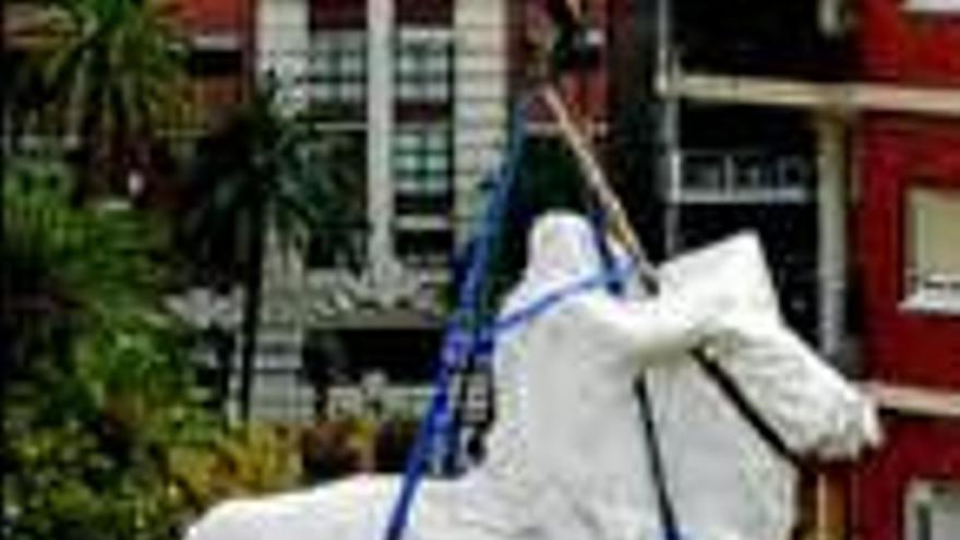 Retirada una estatua de Franco en Valencia