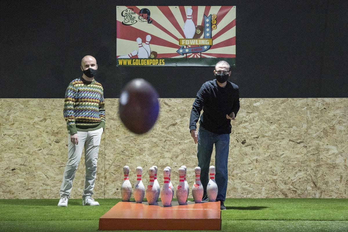 Sesión de footbowling en las nuevas pistas del Eixample.