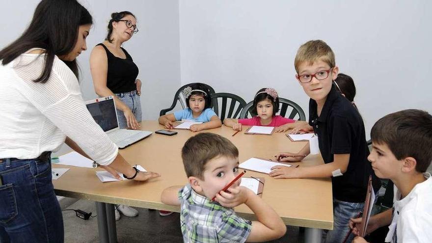 Los pequeños participantes en el taller Ilustrando Historias. // Bernabé/Javier Lalín