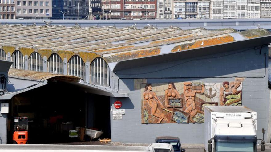 Exterior de la lonja de A Coruña, en los muelles interiores. |   // V. ECHAVE