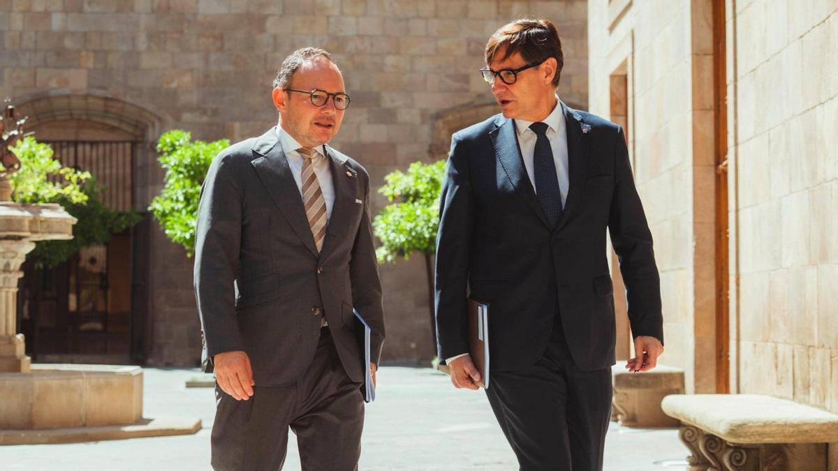 El president de la Generalitat, Salvador Illa, con el jefe del gobierno andorrano, Xavier Espot, est viernes en el Palau