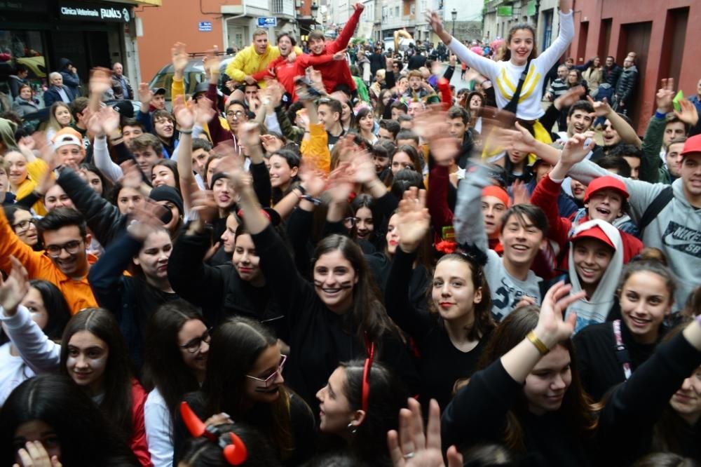 Moaña dice adiós al Entroido con el Enterro da Sardiña