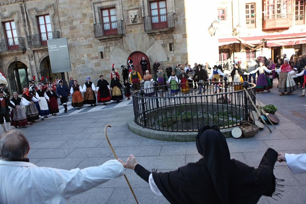 Desembarco histórico en el puerto deportivo de Gij