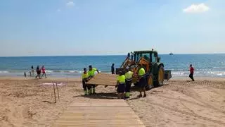 Un verano de playas accesibles y concienciadas con la radiación solar en l'Horta