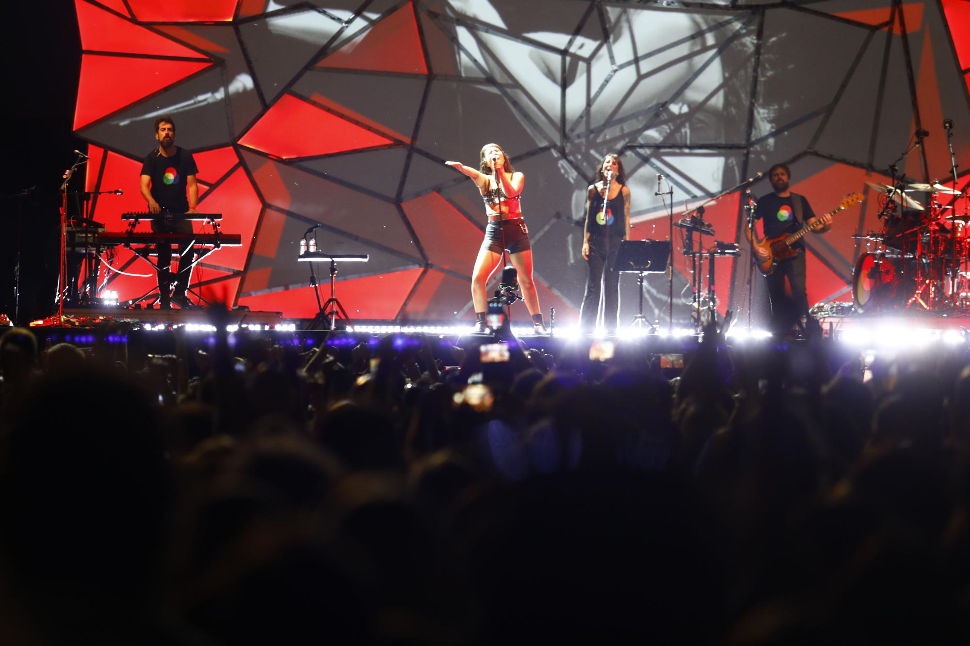 Amaral, en el escenario principal del Vive Latino