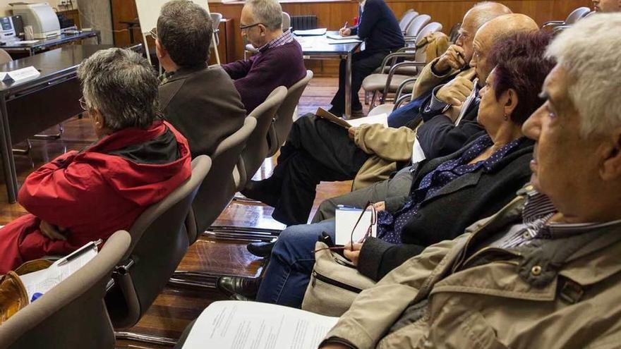 La sala de juntas en la que se celebraron las sesiones, durante las conferencias de la mañana de ayer.