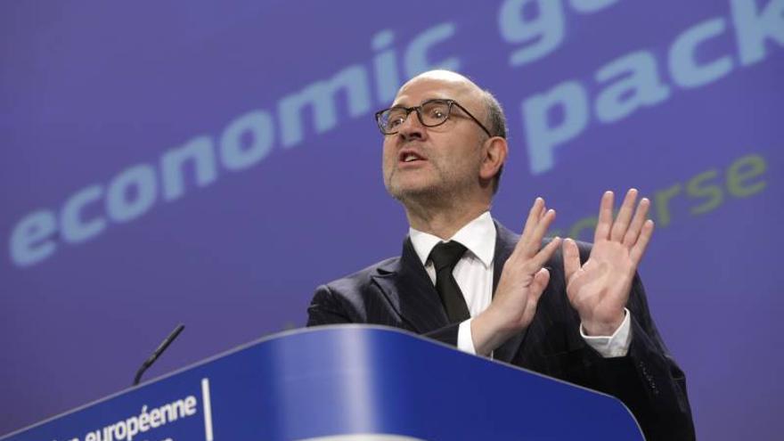 Bruselas advierte a España de que puede incumplir el déficit en el 2015