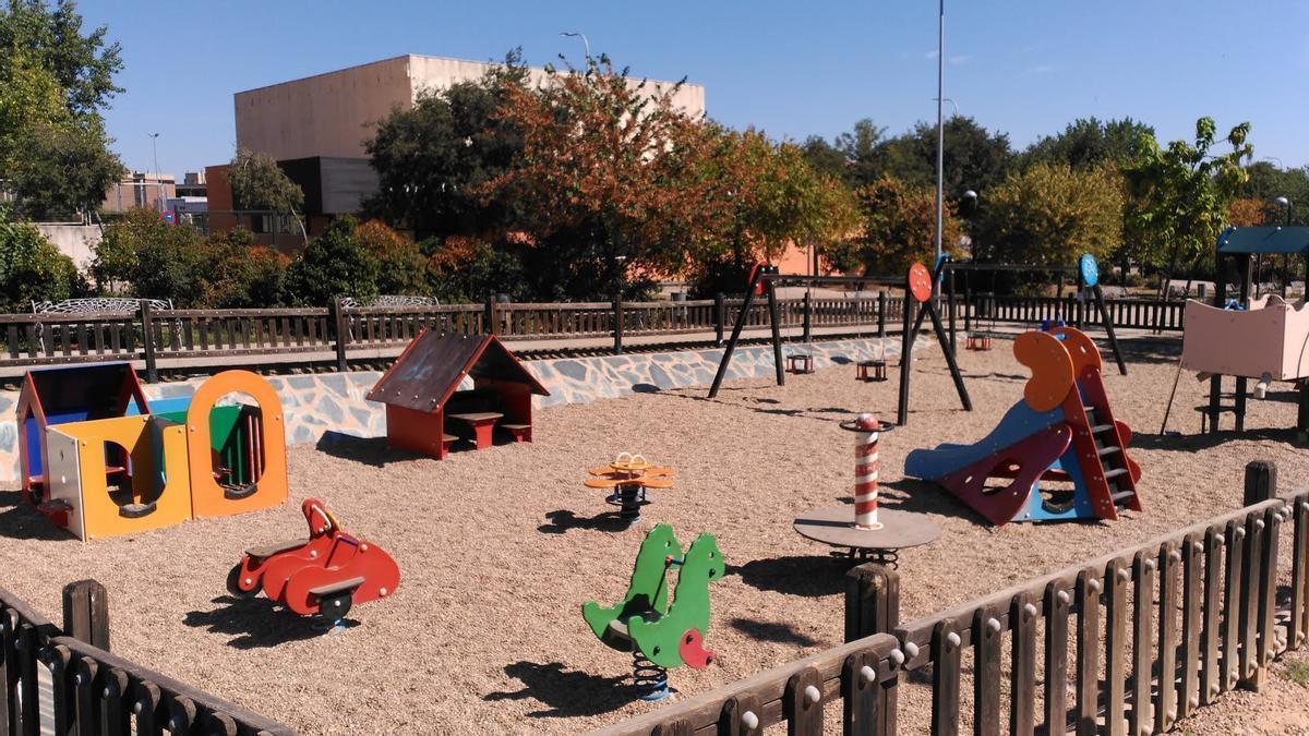 Área de juegos del parque Fernando Turégano, uno de los espacios incluidos en la actuación.