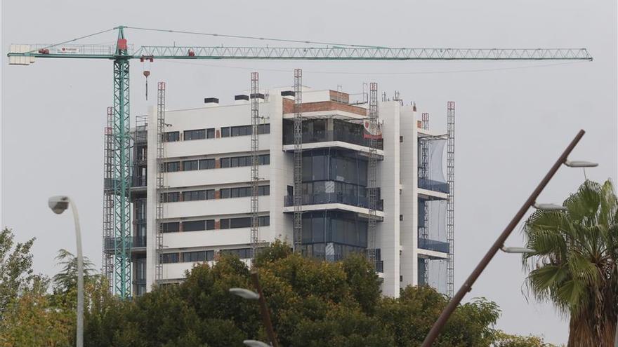 Los proveedores de la Torre del Agua tienen 1,5 millones sin cobrar