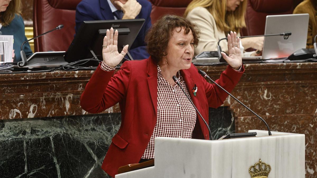 La diputada de Podemos en la Asamblea Regional, María Marín, en el pleno de este miércoles.