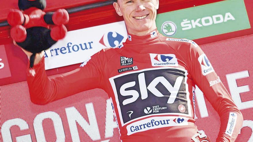 Froome, en el podio de la Vuelta a España. // Efe