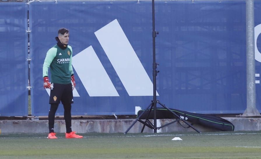 En imágenes | Primer día de Edgar Badía con el Real Zaragoza bajo el frío invernal