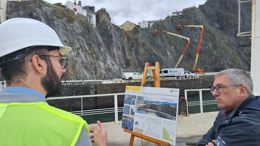 El secretario de Estado Hugo Morán visita la obra de la playa de Luarca