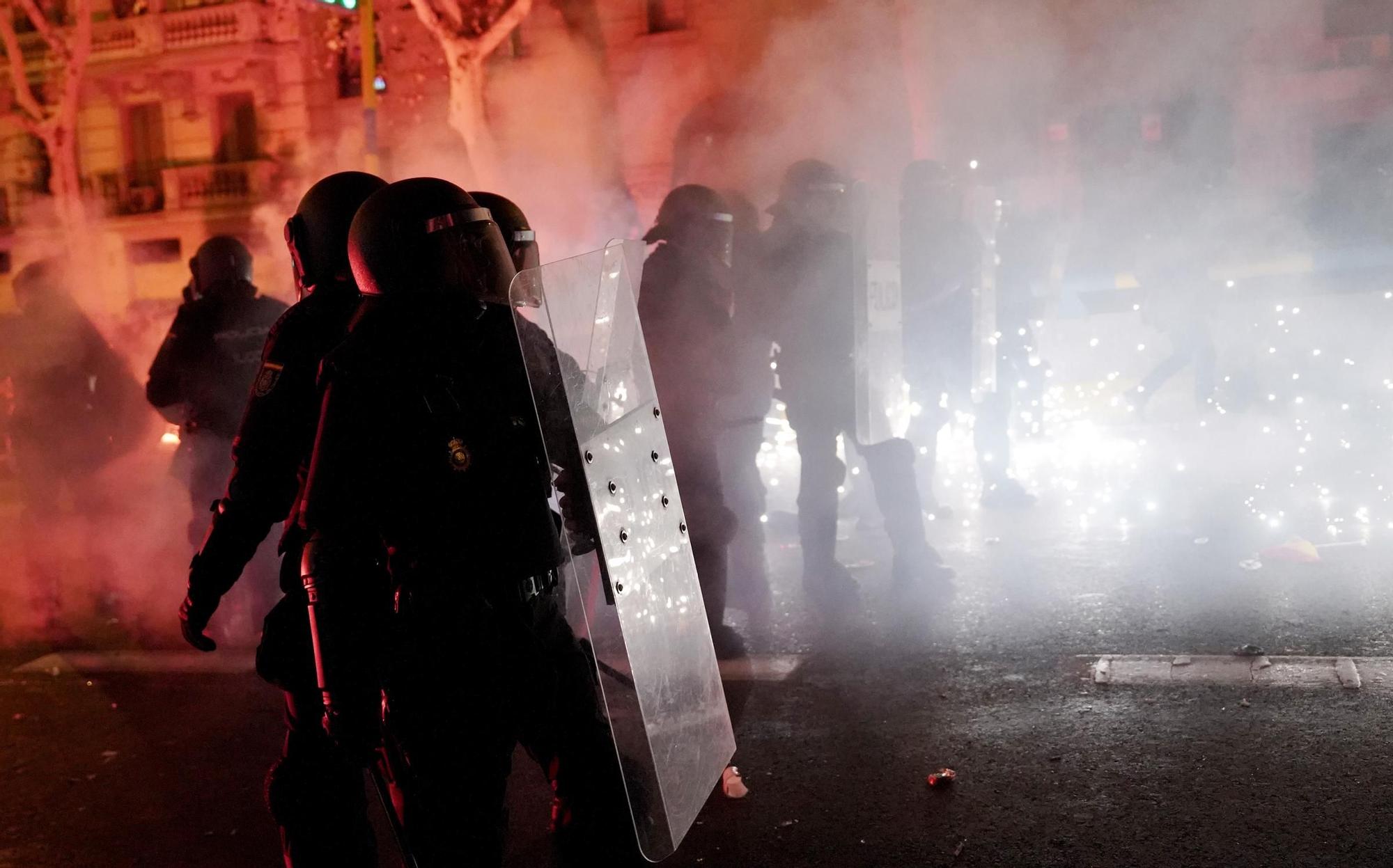 Séptima noche de protestas contra la amnistía en Madrid, en imágenes