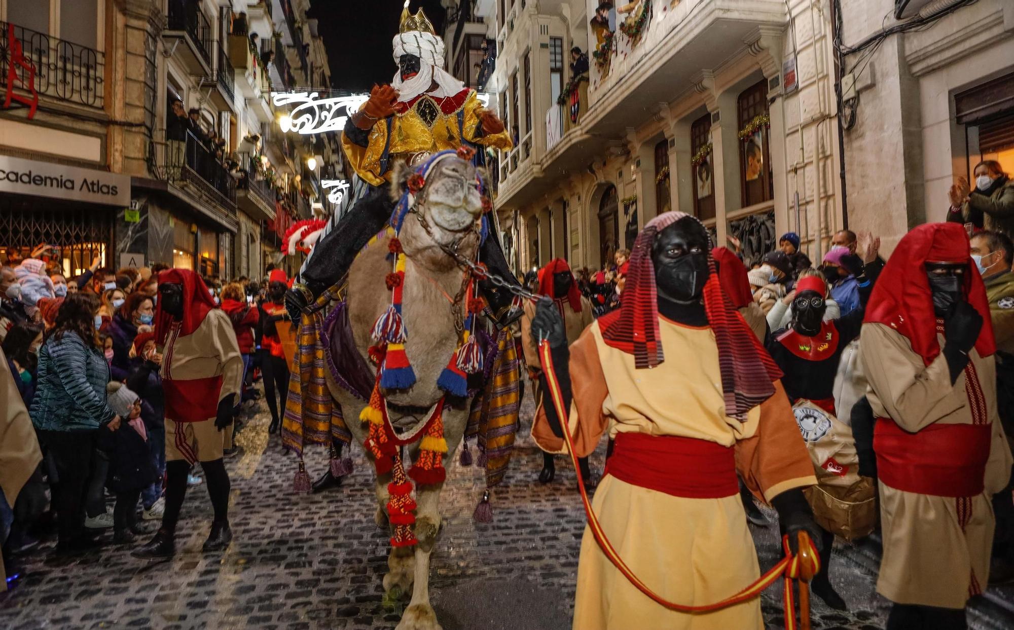 Sin abrazos  a los Reyes magos de Alcoy