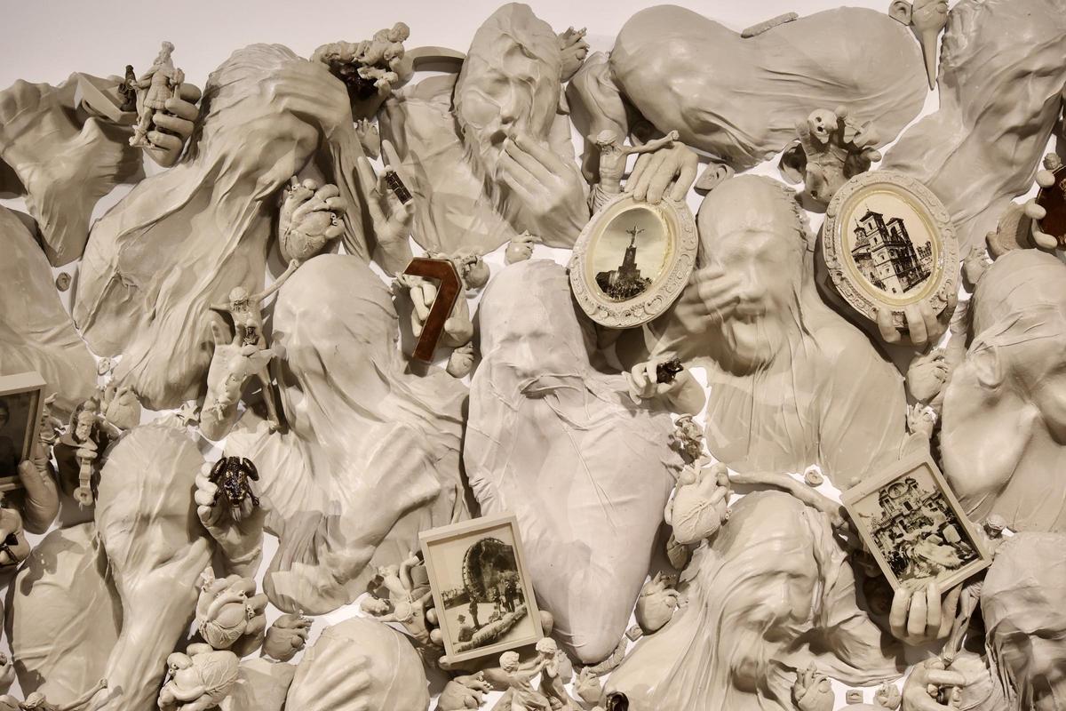 Rico utiliza el "velo del tiempo" como metáfora que oculta y revela simultáneamente la esencia de la ciudad