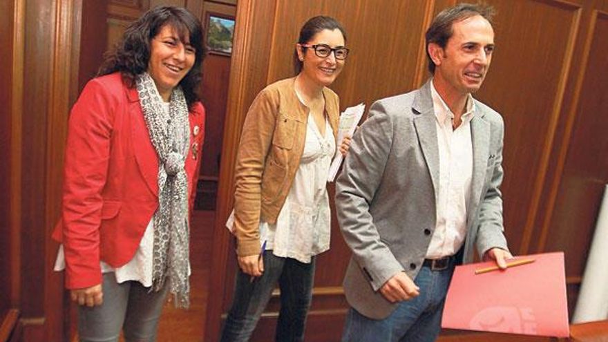 Elena Suarez Sarmiento, Marta Rodríguez Arias y Tomás Fole Díaz. // J.L. Oubiña