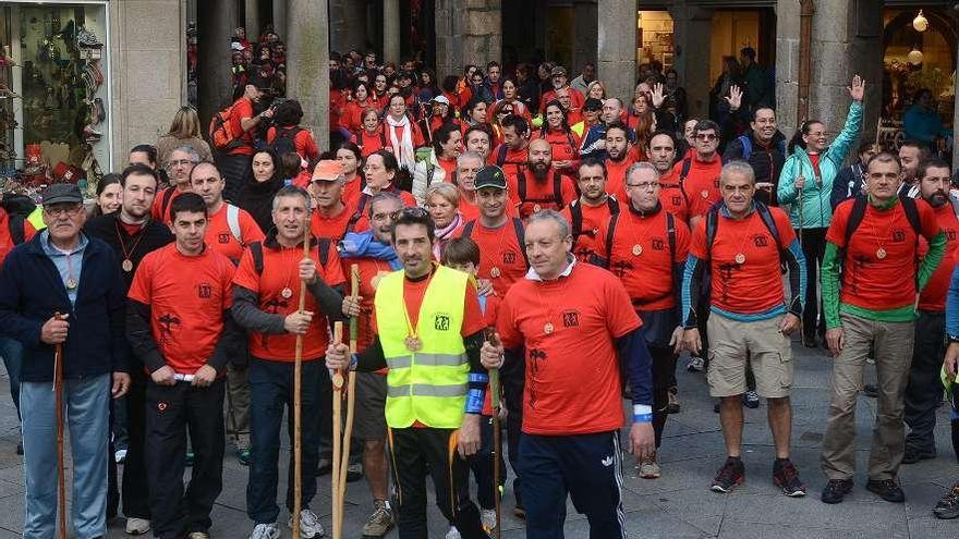 Los participantes en la marcha en el momento de salir de Pontevedra.  // Rafa Vázquez